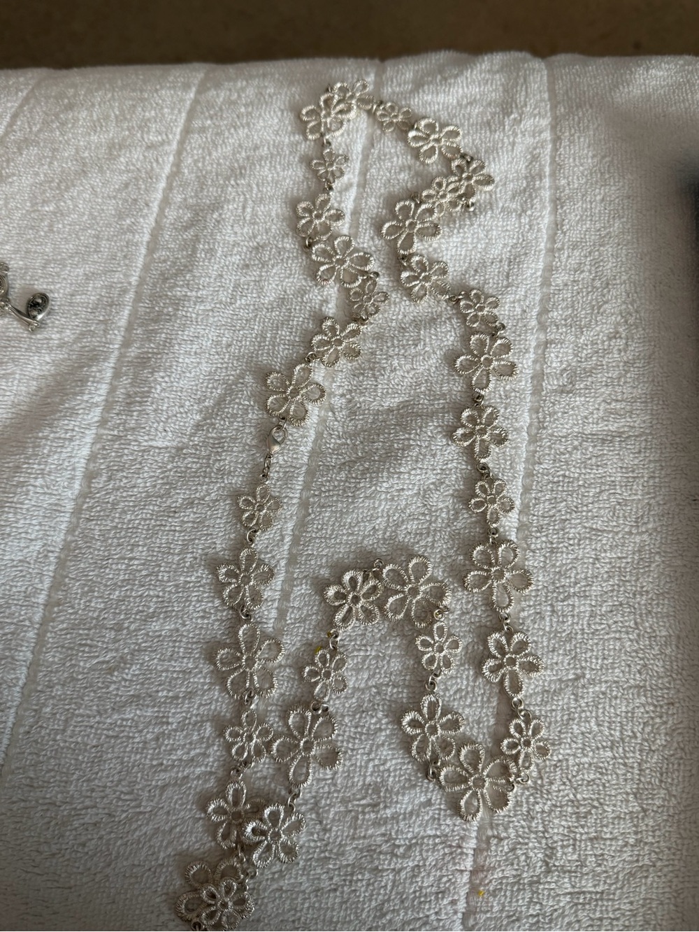 Delicate Floral Chain Necklace in Silver